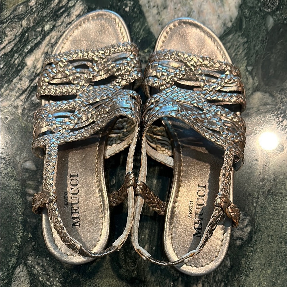 Sesto Meucci gold strappy woven leather flat sandals size 7M